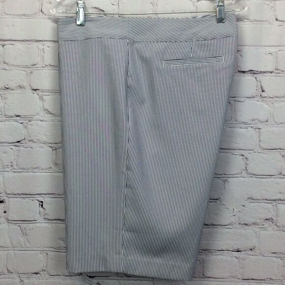 Izod Golf Shorts Women's Size 14 Gray Striped Athleisure Casual Travel Sports - Picture 9 of 9